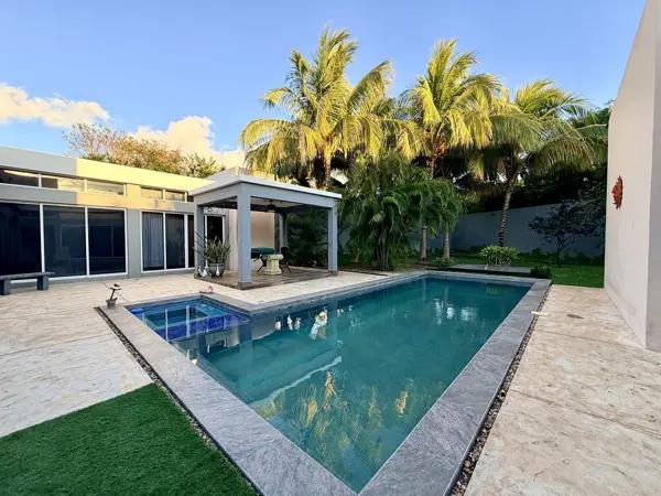 CASA EN VENTA CON 1120 DE TERRENO EN KOMCHEN