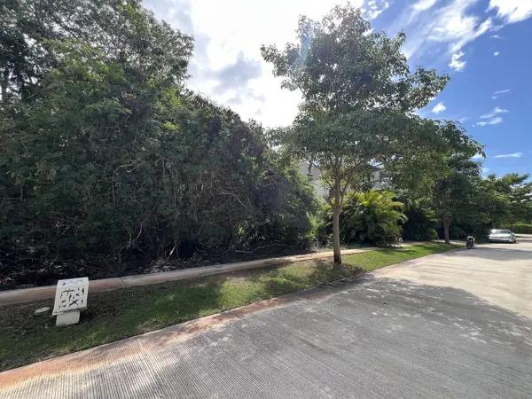 TERRENO EN PRIVADA EN YUCATAN COUNTRY CLUB