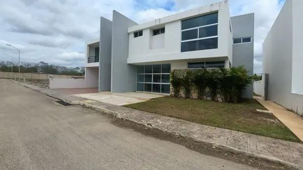 CASA EN VENTA EN CONKAL