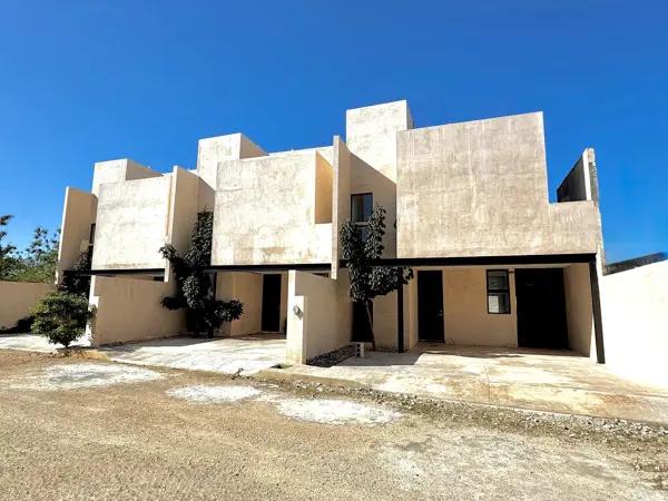 CASA CON ROOF TOP EN DZITYA, EL FRACC AL NORTE DE MID CON EXCELENTE CONECTIVIDAD