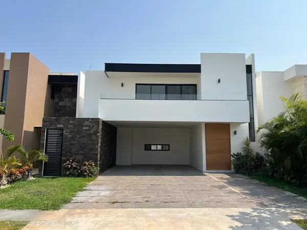 CASA EN VENTA UBICADA EN CHOLUL