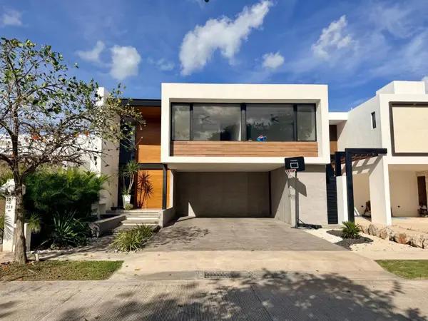 CASA EN VENTA EN PRIVADA EN CHOLUL I 3 HAB