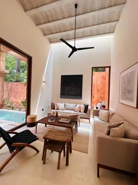 VILLA DE LUJO DENTRO DE PRIVADA EN EL CENTRO