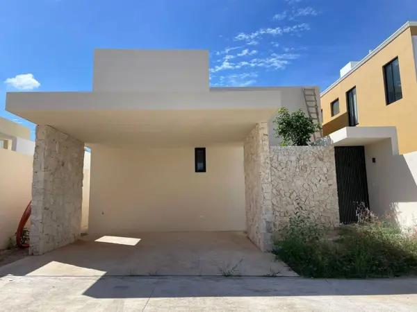 CASA EN VENTA UBICADA EN PRIVADA EN CONKAL