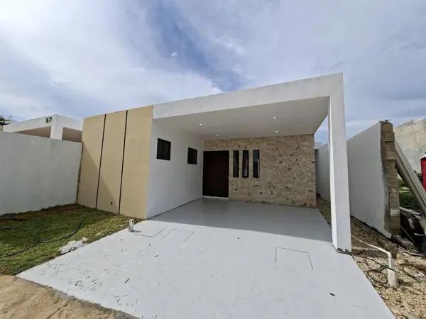 CASA EN VENTA EN PRIVADA EN CHOLUL CASA EN VENTA EN PRIVADA EN CHOLUL