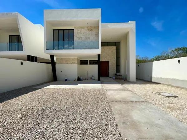 ESPECTACULAR CASA EN PRIVADA CON CAMPO DE GOL