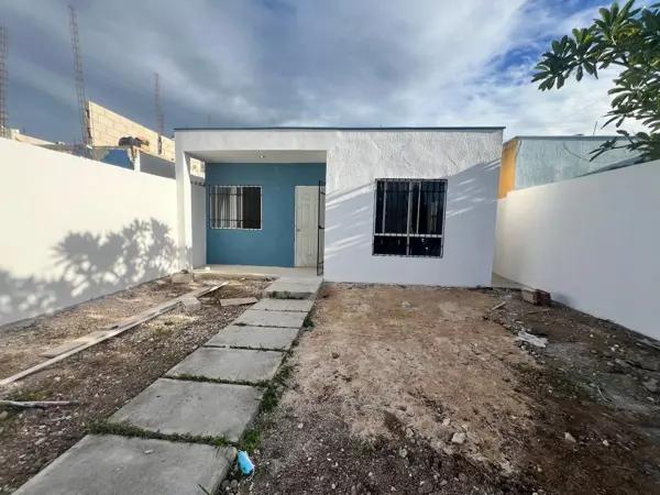 VENTA EN CIUDAD CAUCEL CON TERRENO DE 8 x 25