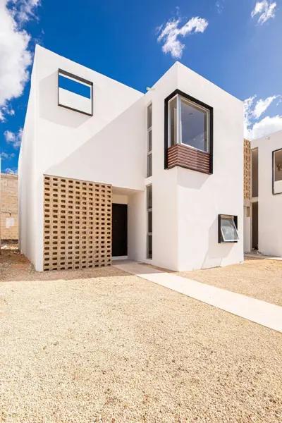 VENTA DE CASA AL ORIENTE DE LA CIUDAD ENTREGA INMEDIATA!!