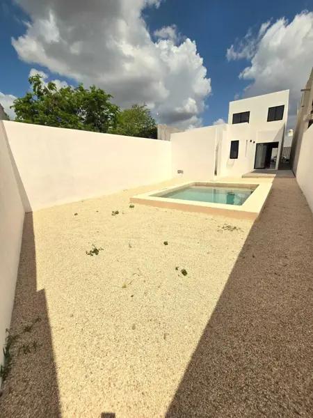 CASA DE 2 PISOS y 3 RECÁMARAS EN VENTA EN DZITYA