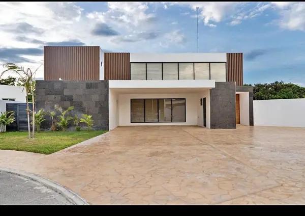 VENTA | CASA DE AMPLIO TERRENO  EN PRIVADA DE KOMCHEN