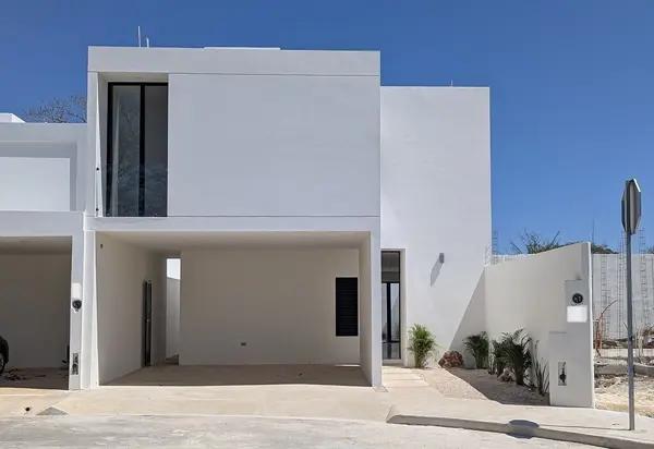 VENTA DE CASA DE 3 RECAMARAS CON PISCINA EN CHOLUL