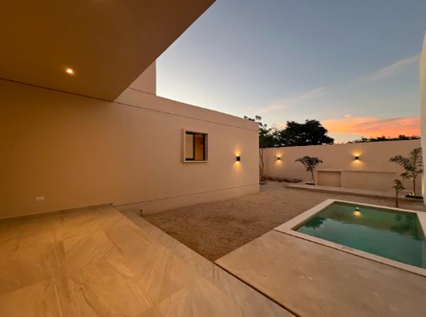 VENTA DE CASA CON DISEÑO ÚNICO EN CHOLUL, MÉRIDA