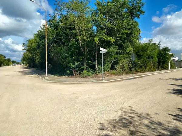 Terreno en esquina en KOMCHEN