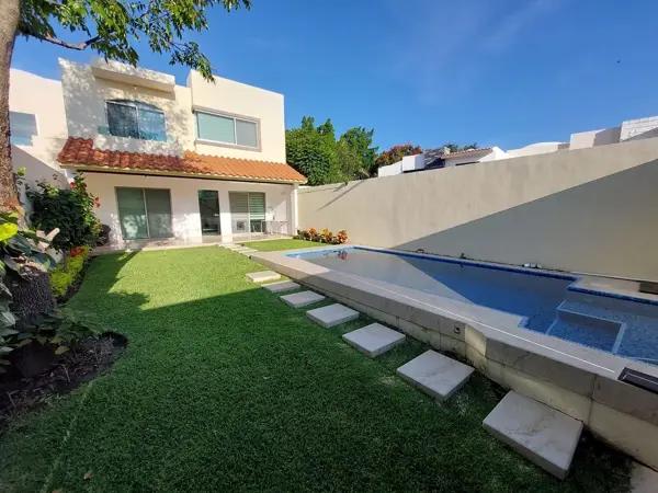 Casa en La Toscana, Lomas de Jiutepec | Diseño con Bóveda Catalana y Alberca con Jacuzzi