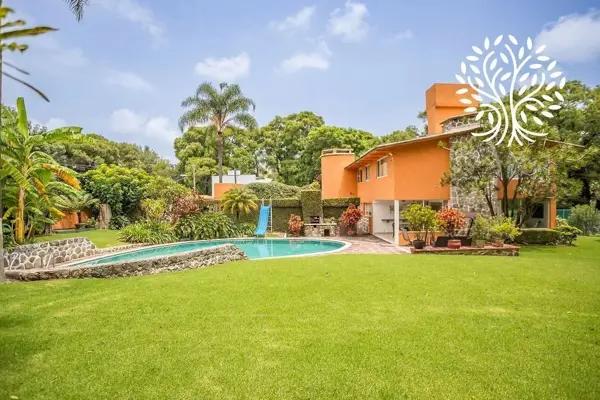 Casa en Fraccionamiento Rancho Cortés | Residencia Tipo Hacienda con Cancha de Tenis, Jardín Casa en Fraccionamiento Rancho Cortés | Residencia Tipo Hacienda con Cancha de Tenis, Jardín