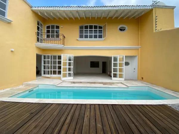 Casa Tipo Town House En Vista Hermosa | Totalmente Remodelada, Excelente Ubicación