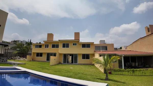 Casa en Paraíso | Residencia Moderna con Doble Altura, 4 Recámaras y Amenidades Tipo Resort