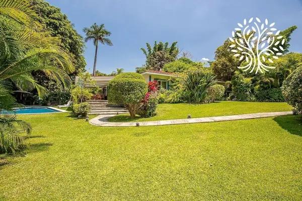 Casa en Palmira Tinguindin | Privada Exclusiva con Jardín, Alberca Solar y Estilo de Vida