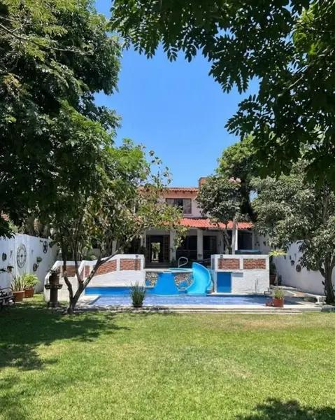 Casa en Maravillas  | Residencia Amueblada con Amplio Jardín, Alberca y Excelente Ubicación