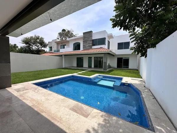 CASA SOLA CON ALBERCA, JARDÍN Y SEGURIDAD CASA SOLA CON ALBERCA, JARDÍN Y SEGURIDAD