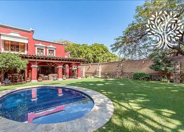 Casa en Palmira Tinguindin | Elegancia Colonial, Jardín Privado y Alberca Climatizada