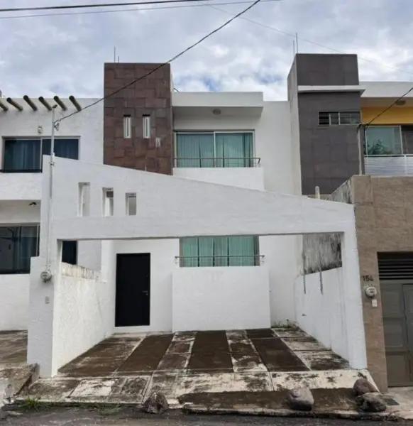 VENDO CASA A ESPALDAS DE TELEVISA VERACRUZ