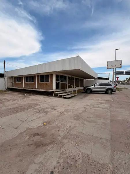 NAVE CON OFICINAS EN RENTA