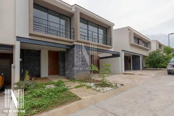 CASA EN VENTA EN LOMAS DEL MOLINO II