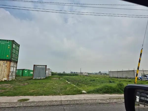 Terreno comercial en esquina Mide 1,600m2 cerca frac condado del valle