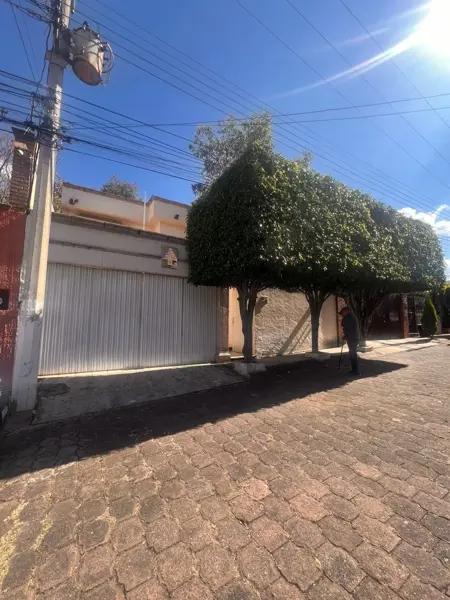 Casa en Venta – Col. Vista Bella, Morelia
Esta no es una simple propiedad