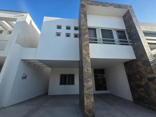 Casa en Venta en Fraccionamiento Santa Bárbara, Torreón - Ideal para Familias