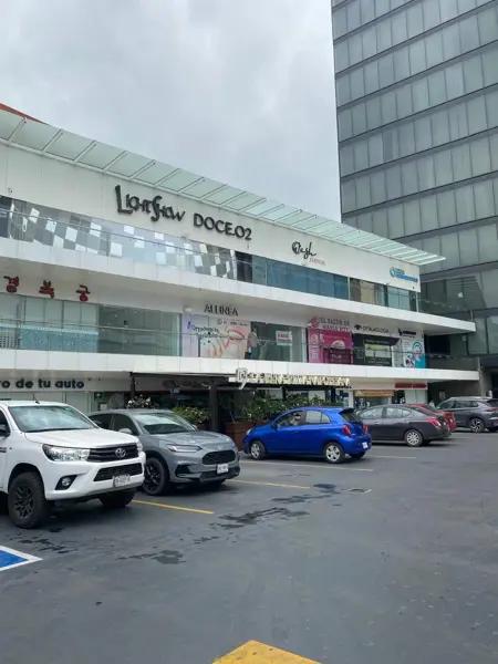 Renta de Local Comercial en Valle, Plaza Tanarah, San Pedro Garza García