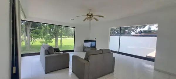 MAGNIFICA UBICACIÓN, COLINDANCIA AL CAMPO DE GOLF.. TRES RECÁMARAS. SIN MUEBLES.