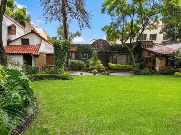 Casa en Venta Jardines del Pedregal con más de 1000m2 de jardín