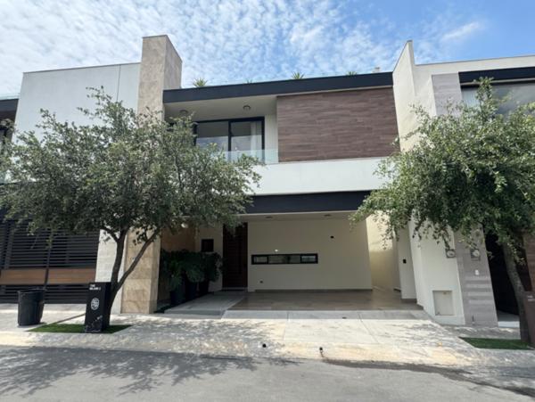 Casa de Lujo en Venta en Cumbres. Tu familia merece estrenarla.