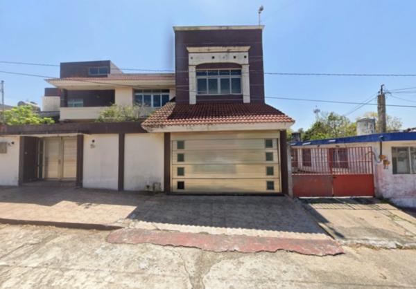Casa en venta en Benito Juárez, Coatzacoalcos con amplio terreno