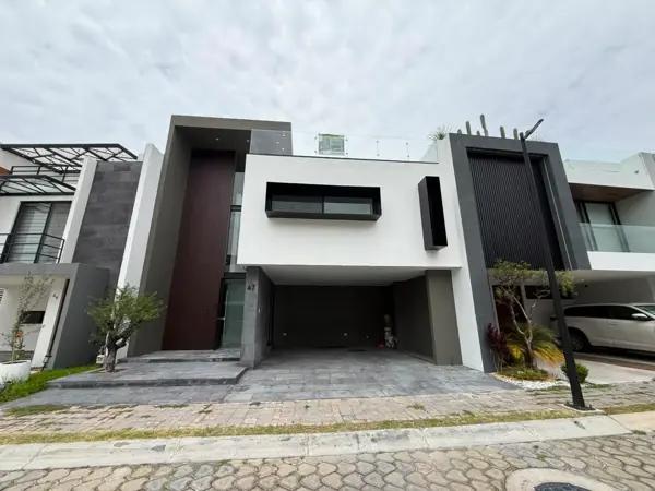 Hermosa casa en venta en Lomas Cascatta Hermosa casa en venta en Lomas Cascatta