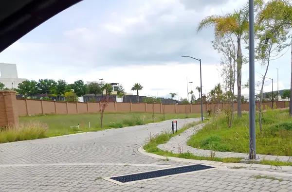 MAGNIFICO LOTE EN CLUSTER FRENTE A GRAN RESERVA