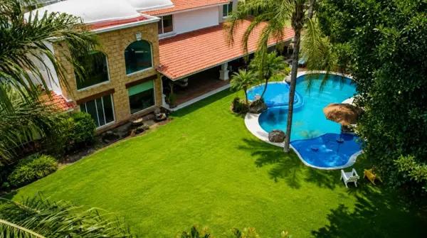 Casa en Fraccionamiento Sumiya | Residencia de Lujo, Amplio Jardín y Alberca en Entorno Exclusivo Casa en Fraccionamiento Sumiya | Residencia de Lujo, Amplio Jardín y Alberca en Entorno Exclusivo