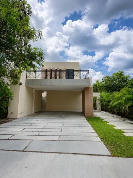 | Casa en Renta en Privada Residencial Nortemérida | | Casa en Renta en Privada Residencial Nortemérida |