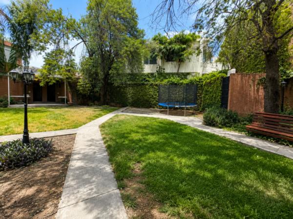 Casa amueblada en renta en Fuentes del Valle, San Pedro Garza García.