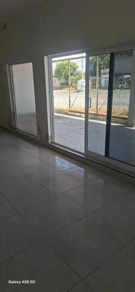 Local Comercial  en avenida