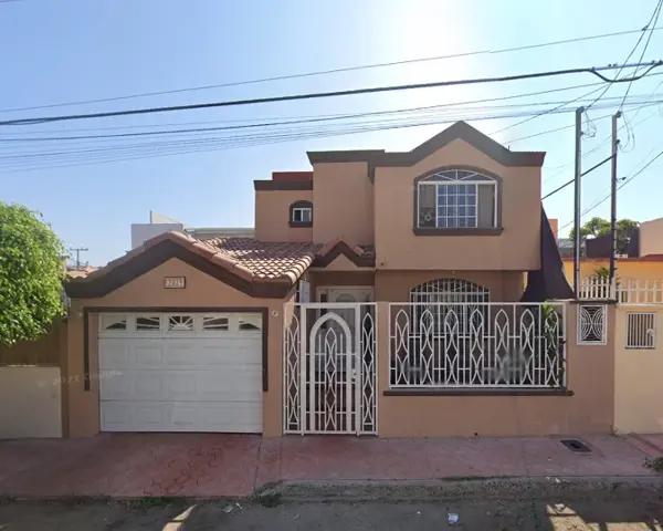 Venta de Casa en Playas de Tijuana, Diseño Funcional y Accesible