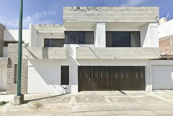 CASA EN VENTA LOMAS DE ARBIDE LEON