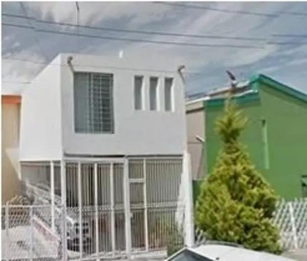 Venta de Casa en Miravalle, Guadalajara: Amplia y Moderna