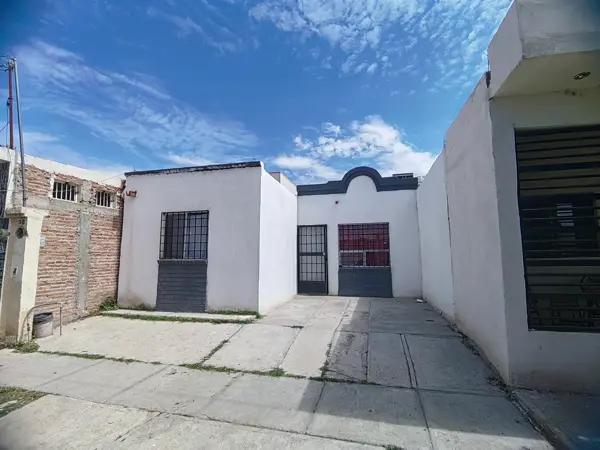 Casa en Venta con Gran Terreno para Crecer | Ubicación Premium Entrada a Matamoros