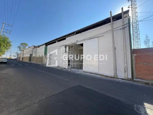 BODEGA EN RENTA SOBRE FORJADORES ENFRENTE DE PLAZA COMERCIAL CRUZ DEL SUR.