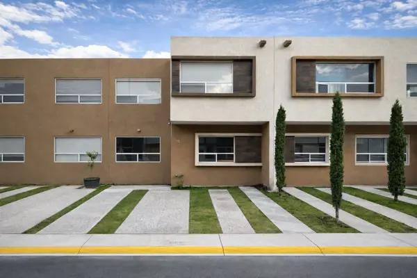 Casa en condominio con 3 recámaras y baño en cada una en San Andrés Ocotlán, Calimaya