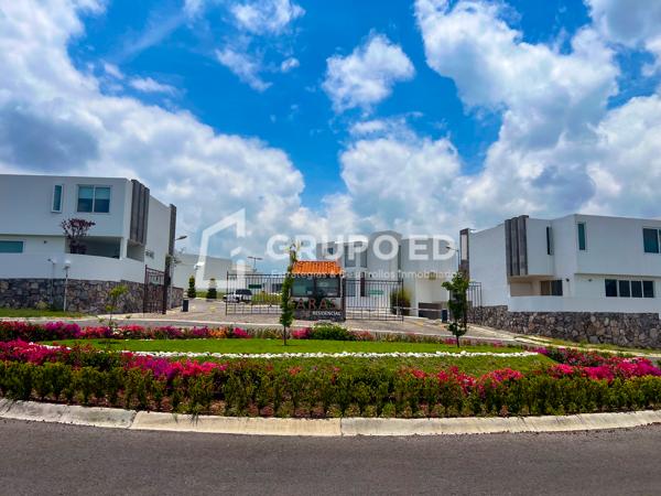 CASA EN VENTA EN CLUSTER FARASI
