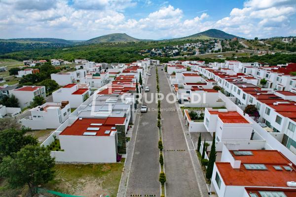 CASA RESIDENCIAL EN CLUSTER FARASI